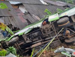 Bus Rombongan Keluarga Terjun ke Jurang di Puncak Bogor, Diduga karena Mengikuti Google Maps