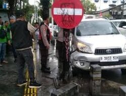 Bocah 9 Tahun Ugal-ugalan Membawa Mobil di Kemang, Hampir Jadi Korban Amuk Massa